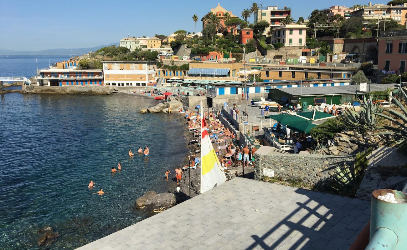 Foto de Spiaggia Quartara con guijarro gris superficie