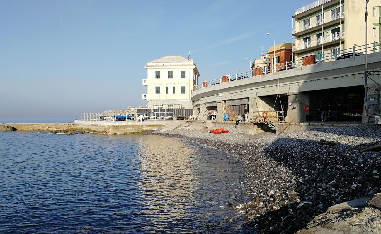 Foto de Spiaggia di Quinto III con guijarro gris superficie