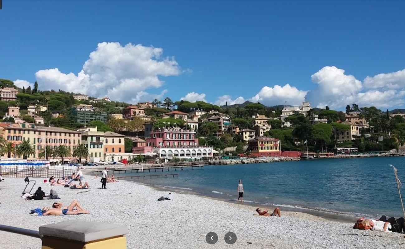 Foto de Spiaggia Regina Elena II con arena gris y guijarros superficie