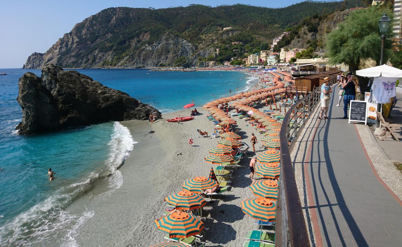 Foto de Spiaggia Moneglia con arena oscura superficie