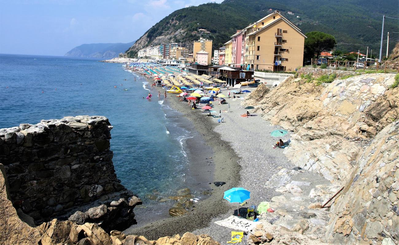 Foto de Moneglia beach II con arena/guijarros negro superficie