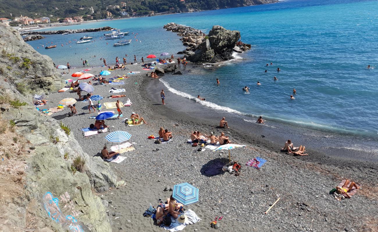 Foto de Spiaggia Vallesanta con guijarro fino gris superficie