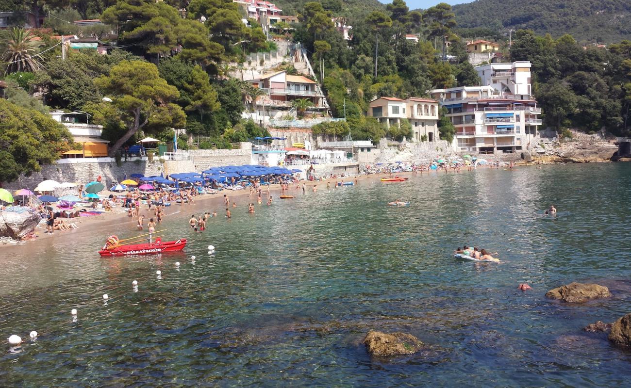 Foto de Spiaggia Fiascherino con arena oscura superficie