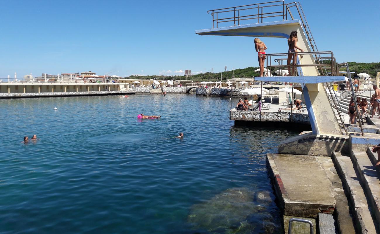 Foto de Felciaio beach con hormigón superficie