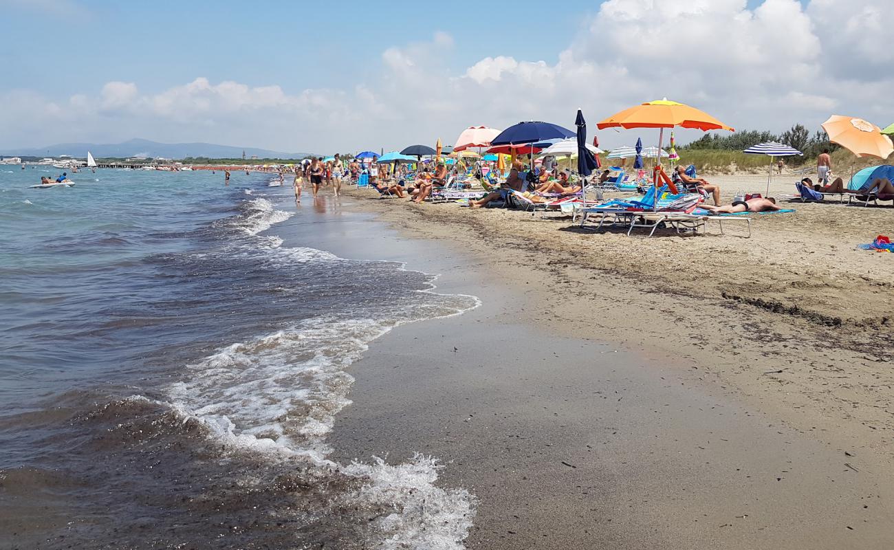 Foto de Mazzanta beach con arena oscura superficie