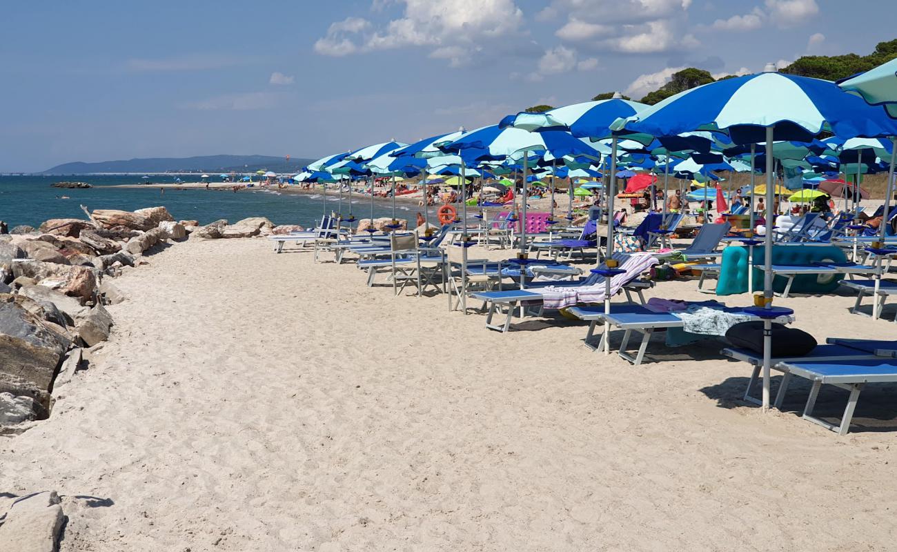 Foto de San Frediano beach con arena oscura superficie