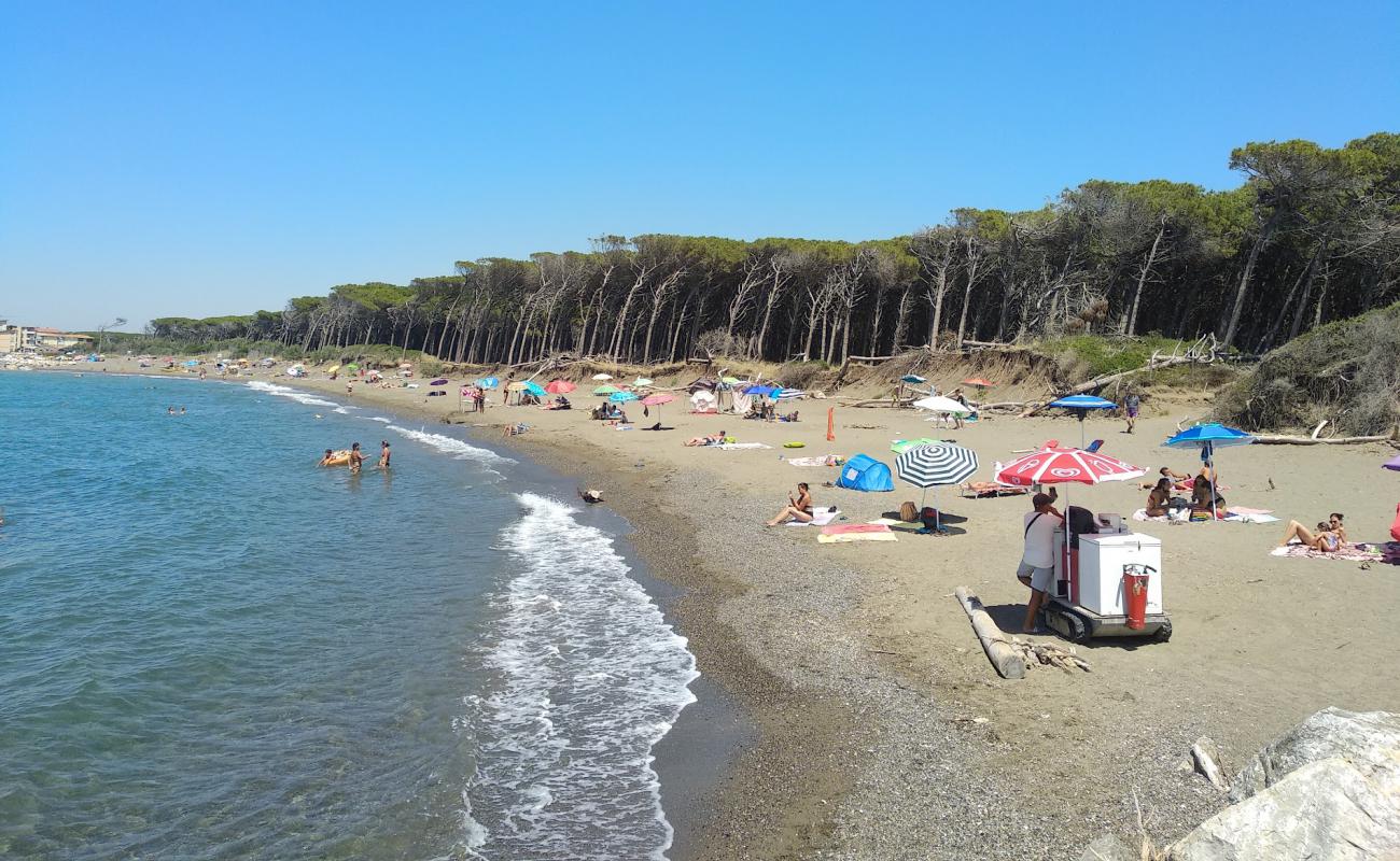 Foto de Spiaggia di Andalu con guijarro fino oscuro superficie