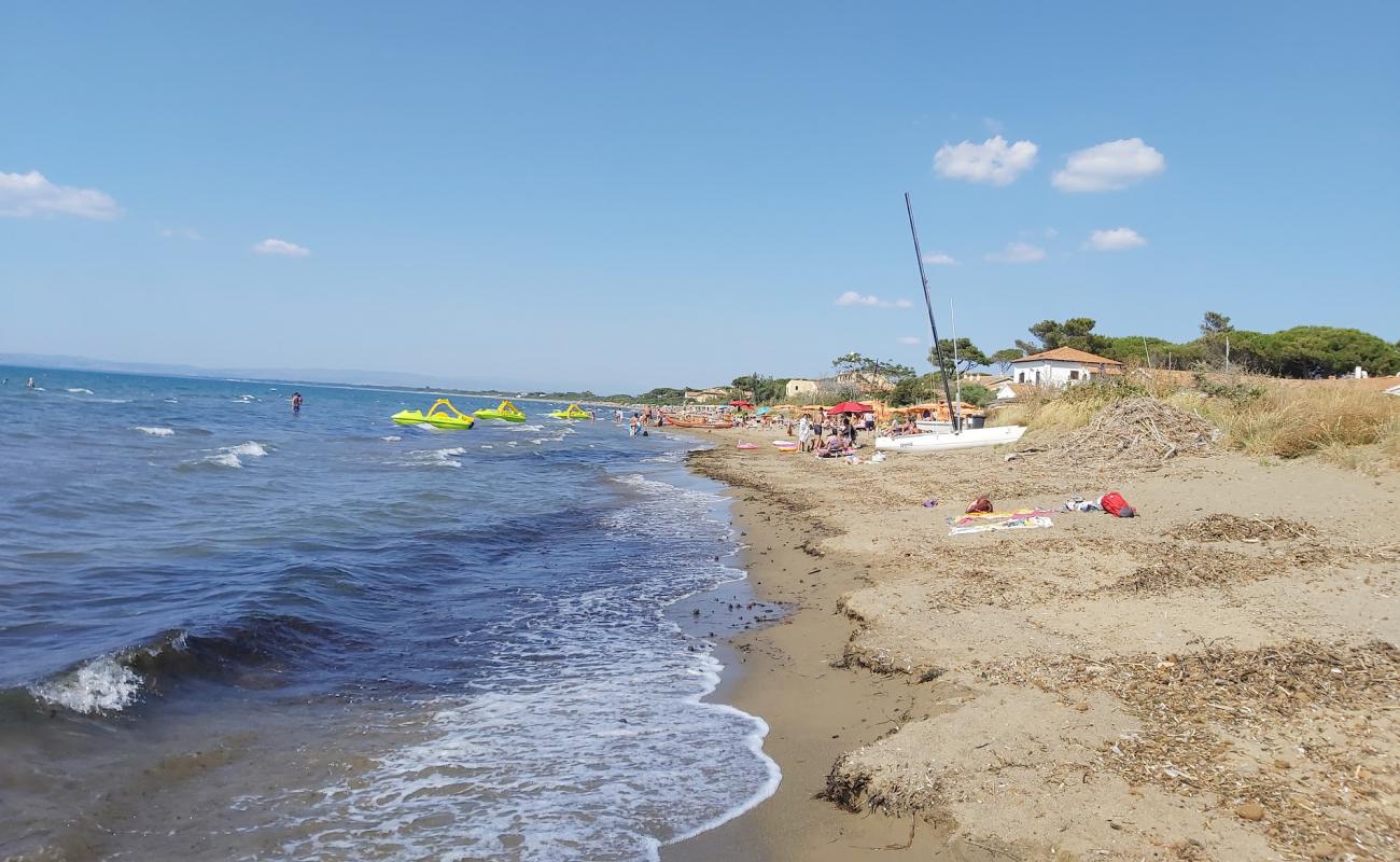 Foto de Spiaggia di St.Liberata con arena/guijarros negro superficie