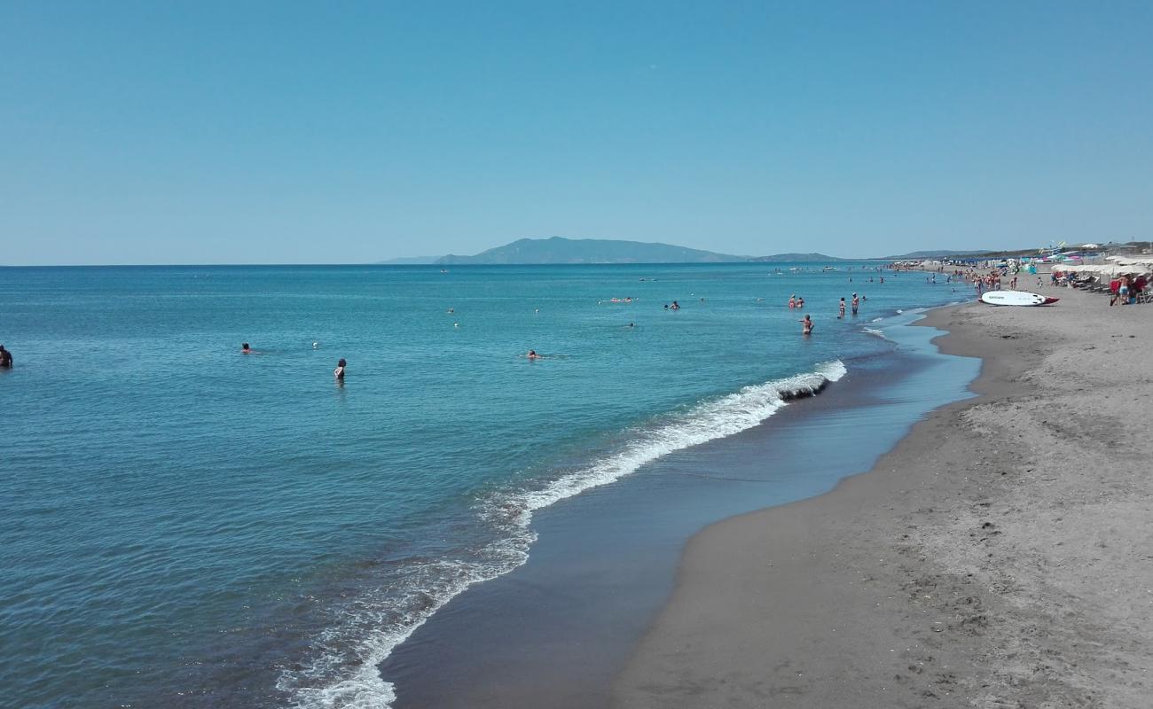 Foto de Ultima Spiaggia con arena oscura superficie