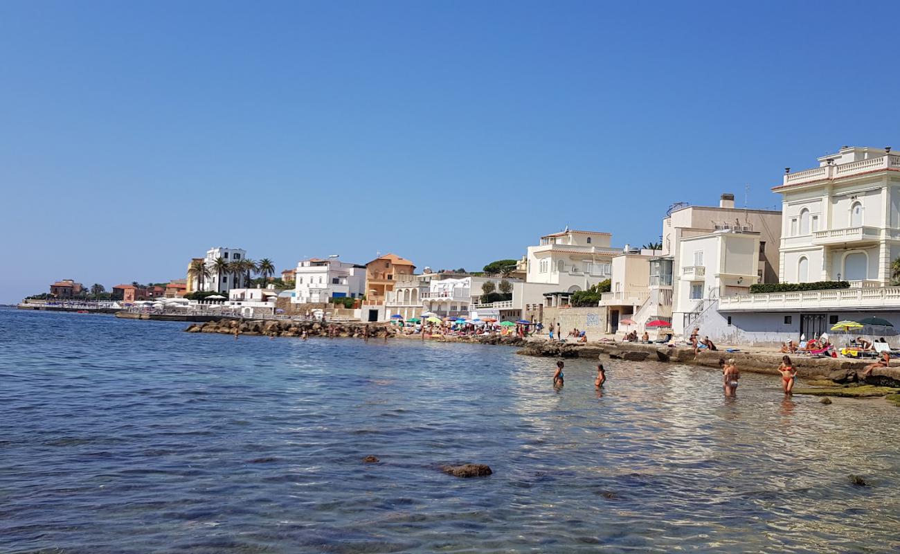 Foto de Santa Marinella beach II con arena oscura superficie