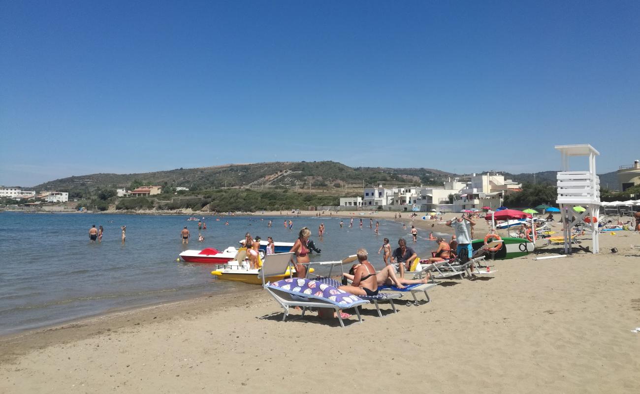 Foto de Spiaggia "la Toscana" con arena oscura superficie