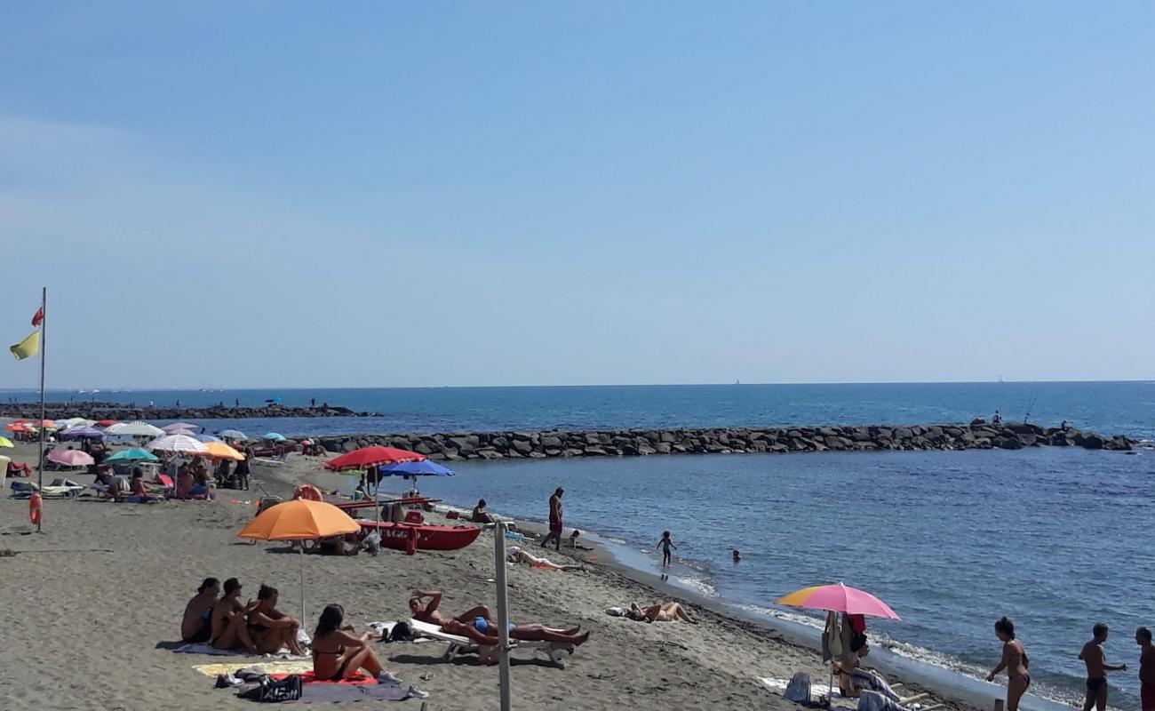 Foto de Ostiia beach II con arena oscura superficie