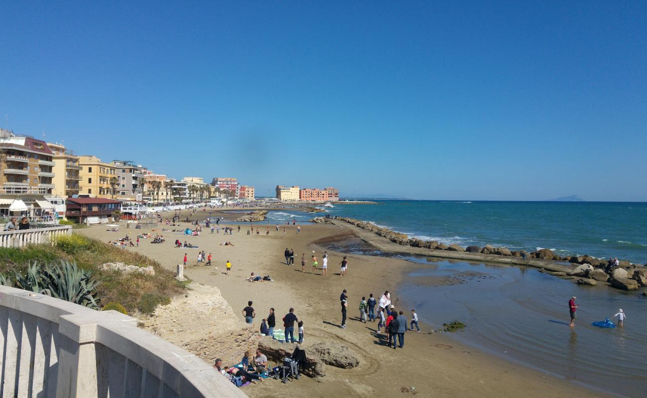 Foto de Spiaggia Anzio con arena oscura superficie