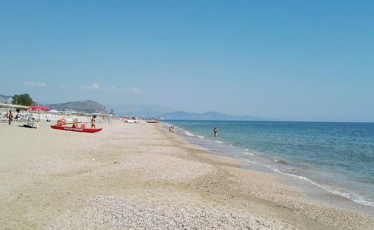 Foto de Terracina Beach con arena oscura superficie