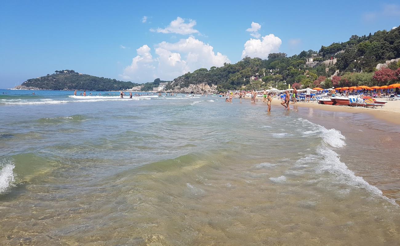 Foto de Spiaggia dell'Arenauta con arena fina oscura superficie