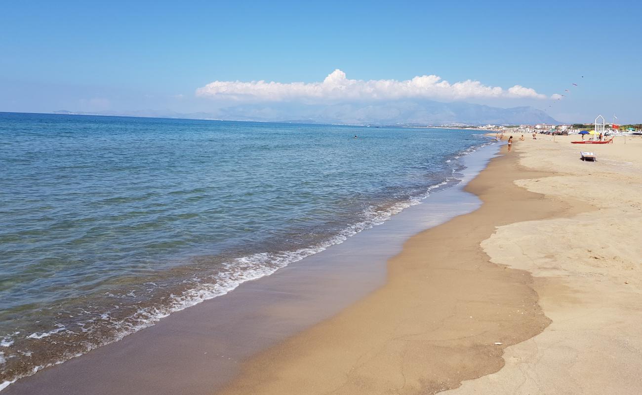 Foto de Playa Le Vagnole con arena brillante superficie