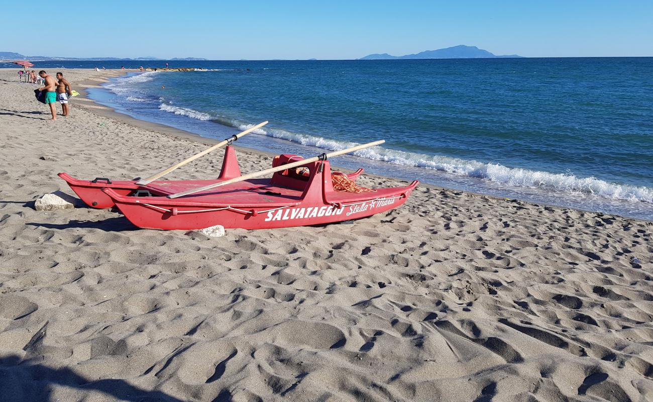 Foto de Pineta Grande beach con arena brillante superficie