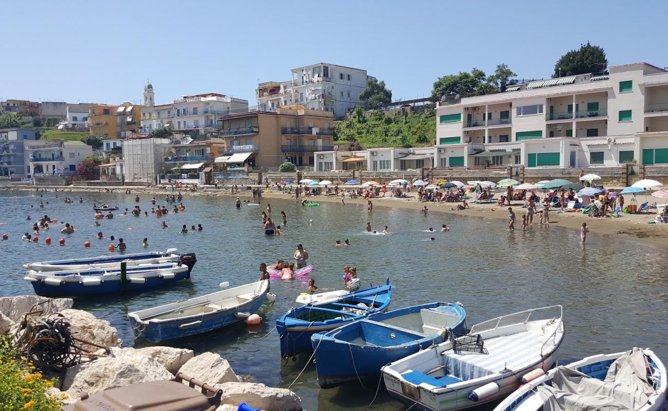 Foto de Marina grande beach con arena oscura superficie