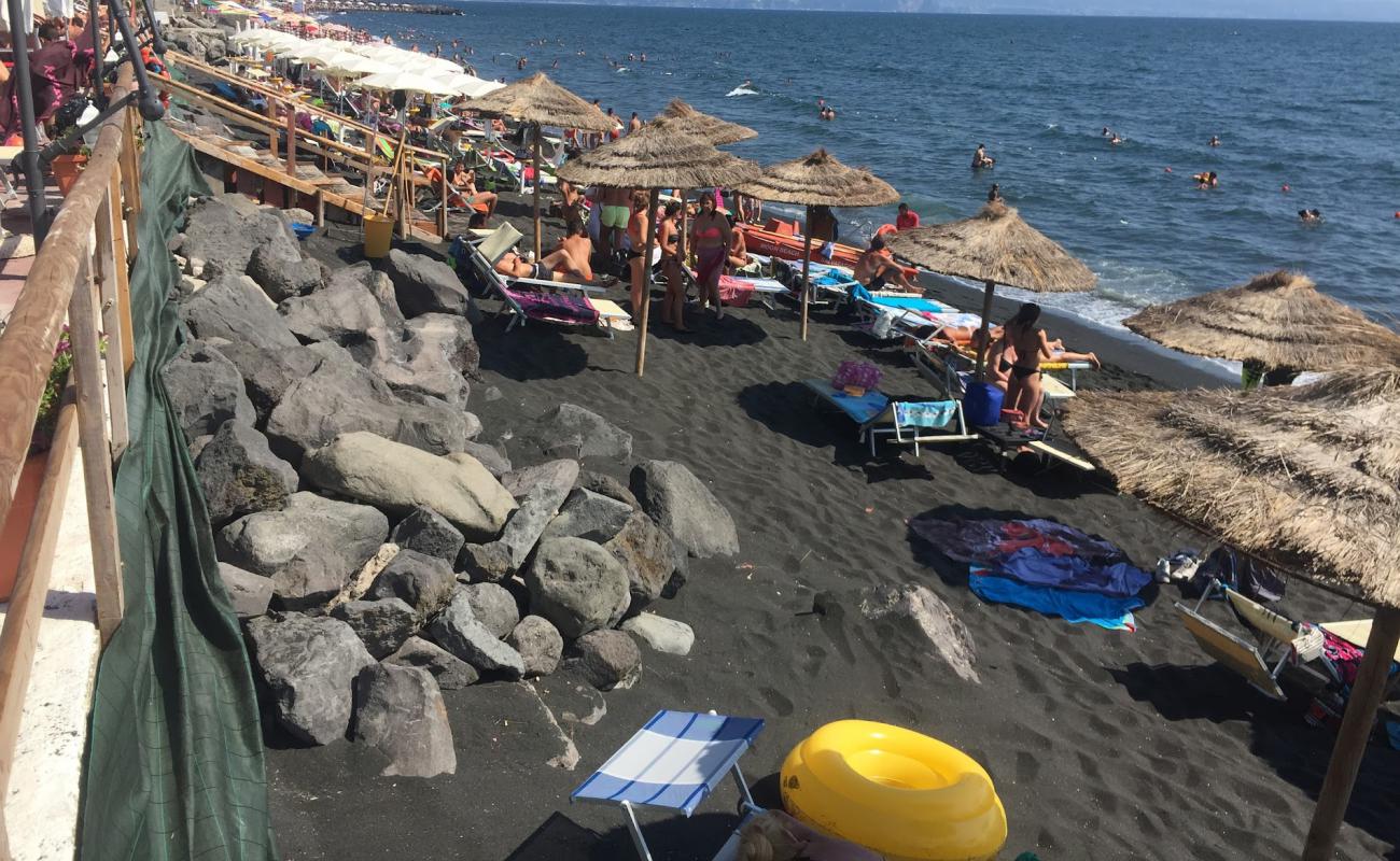 Foto de Spiaggia di via Litoranea con arena gris superficie