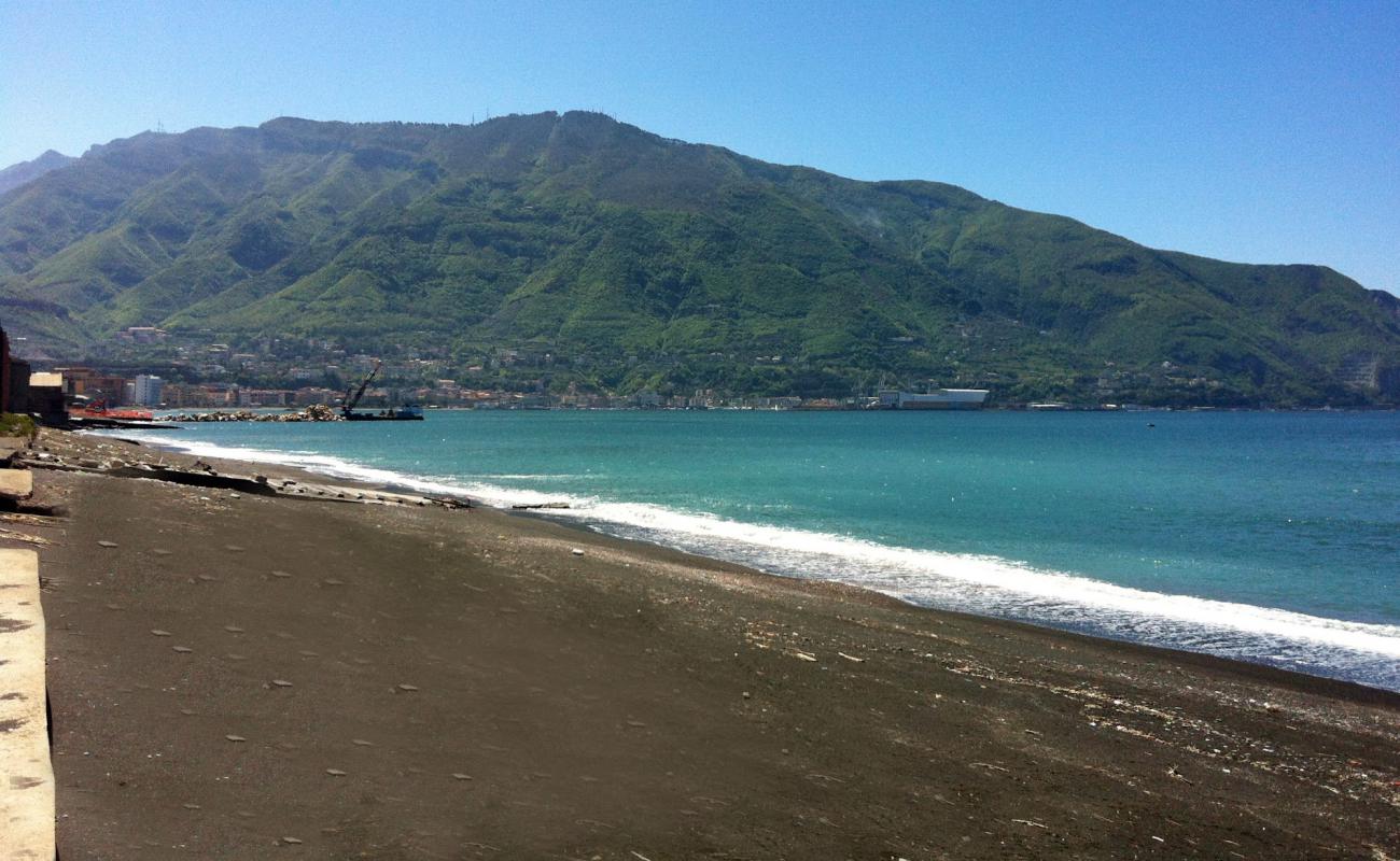 Foto de Marina di Stabia con arena gris y guijarros superficie