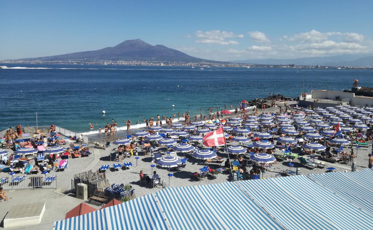 Foto de Pozzano beach con guijarro fino gris superficie