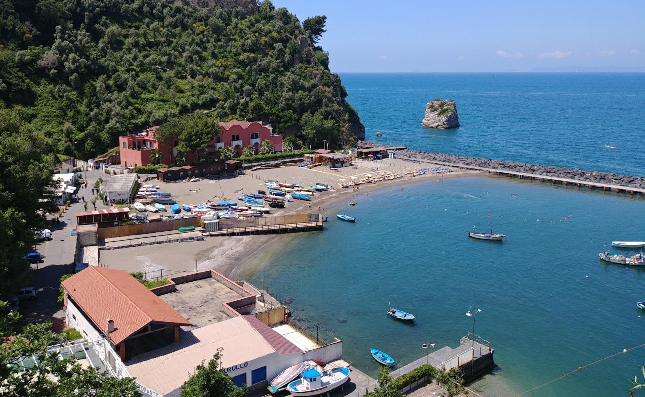 Foto de Spiaggia Vico Equense con arena gris y guijarros superficie