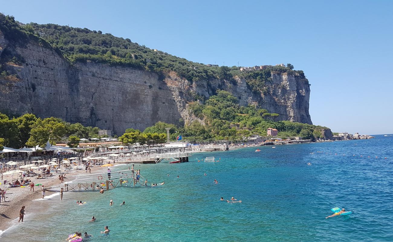 Foto de Spiaggia Seiano con guijarro fino gris superficie