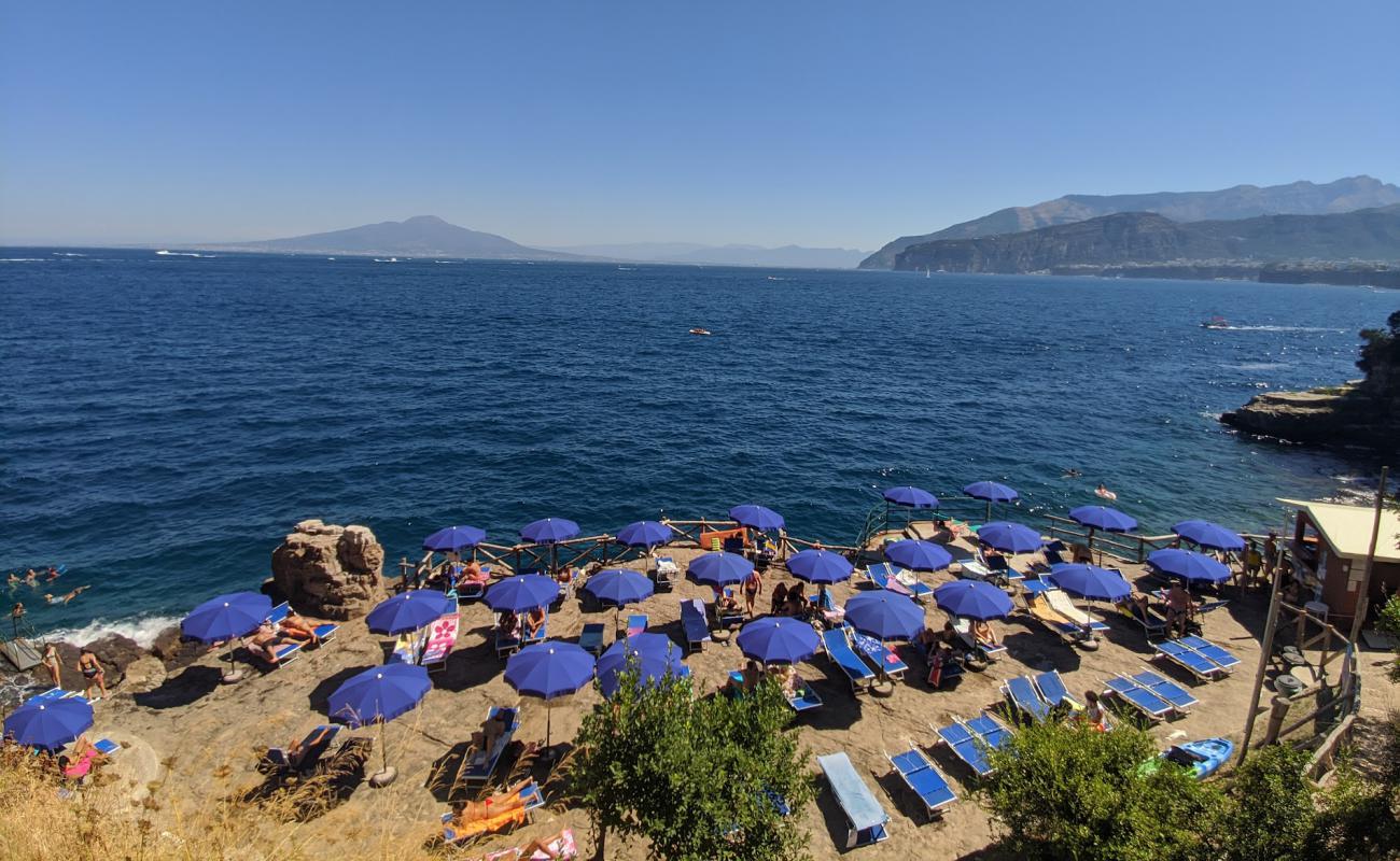 Foto de Spiaggia di Sorrento II con arena gris y guijarros superficie