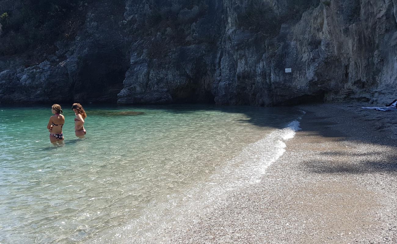 Foto de Spiaggia dei Limoni con guijarro fino gris superficie