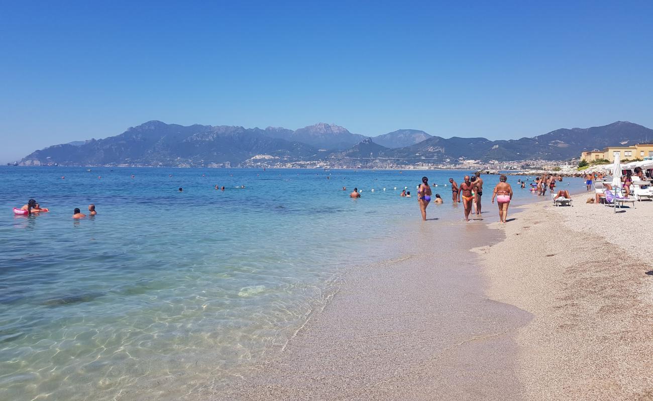 Foto de Playa de Salerno con arena brillante superficie