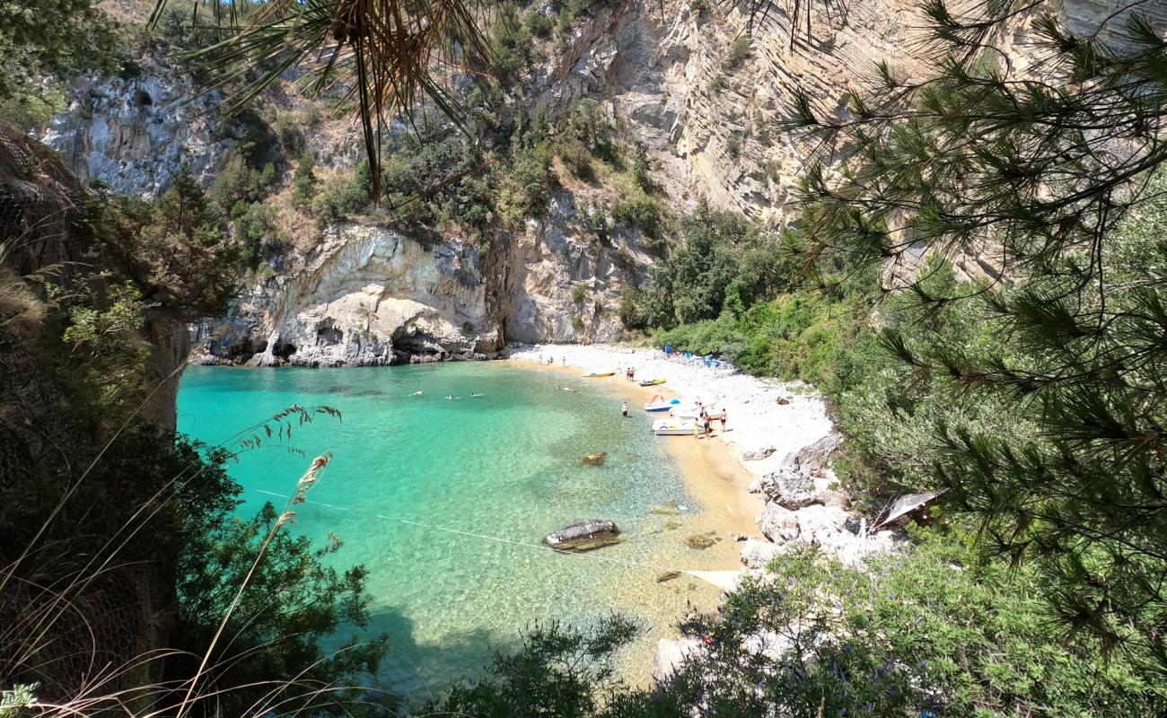 Foto de Spiaggia del Buon Dormire con arena brillante superficie