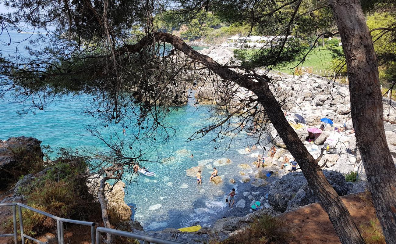 Foto de Cala Tunnara con piedra superficie