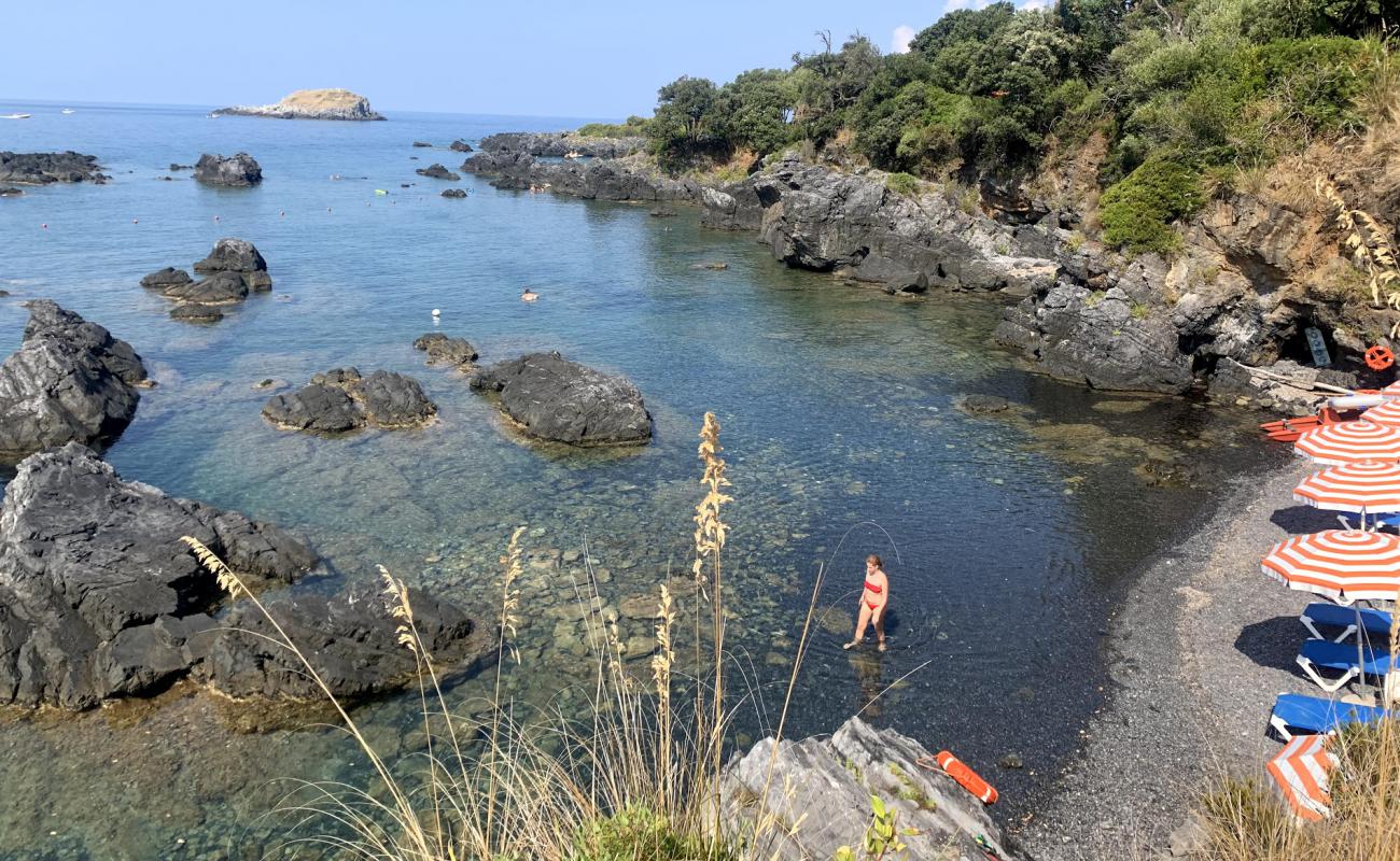 Foto de Spiaggia Illicini con piedra superficie