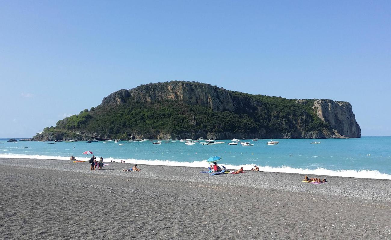 Foto de Spiaggia Praia a Mare con guijarro fino gris superficie