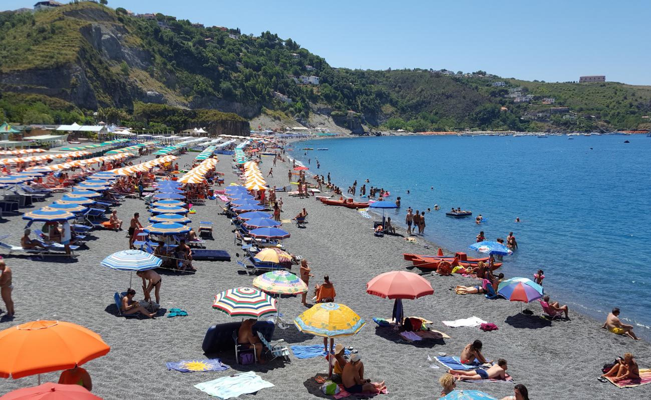 Foto de Spiaggia San Nicola Arcella con guijarro fino gris superficie