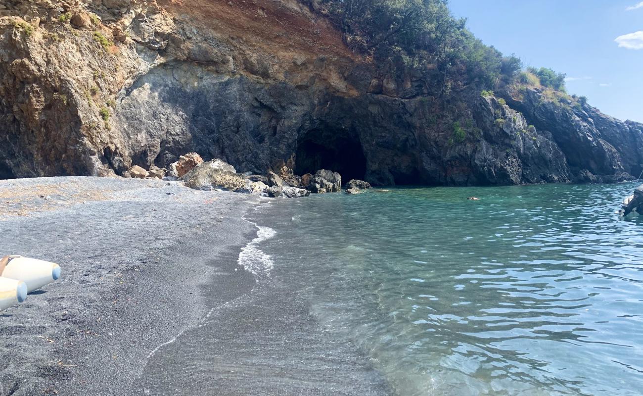 Foto de Caletta di Anjella con guijarro gris superficie