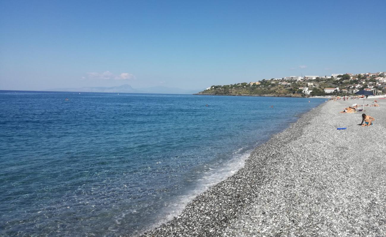 Foto de Playa de Scalea con arena gris superficie