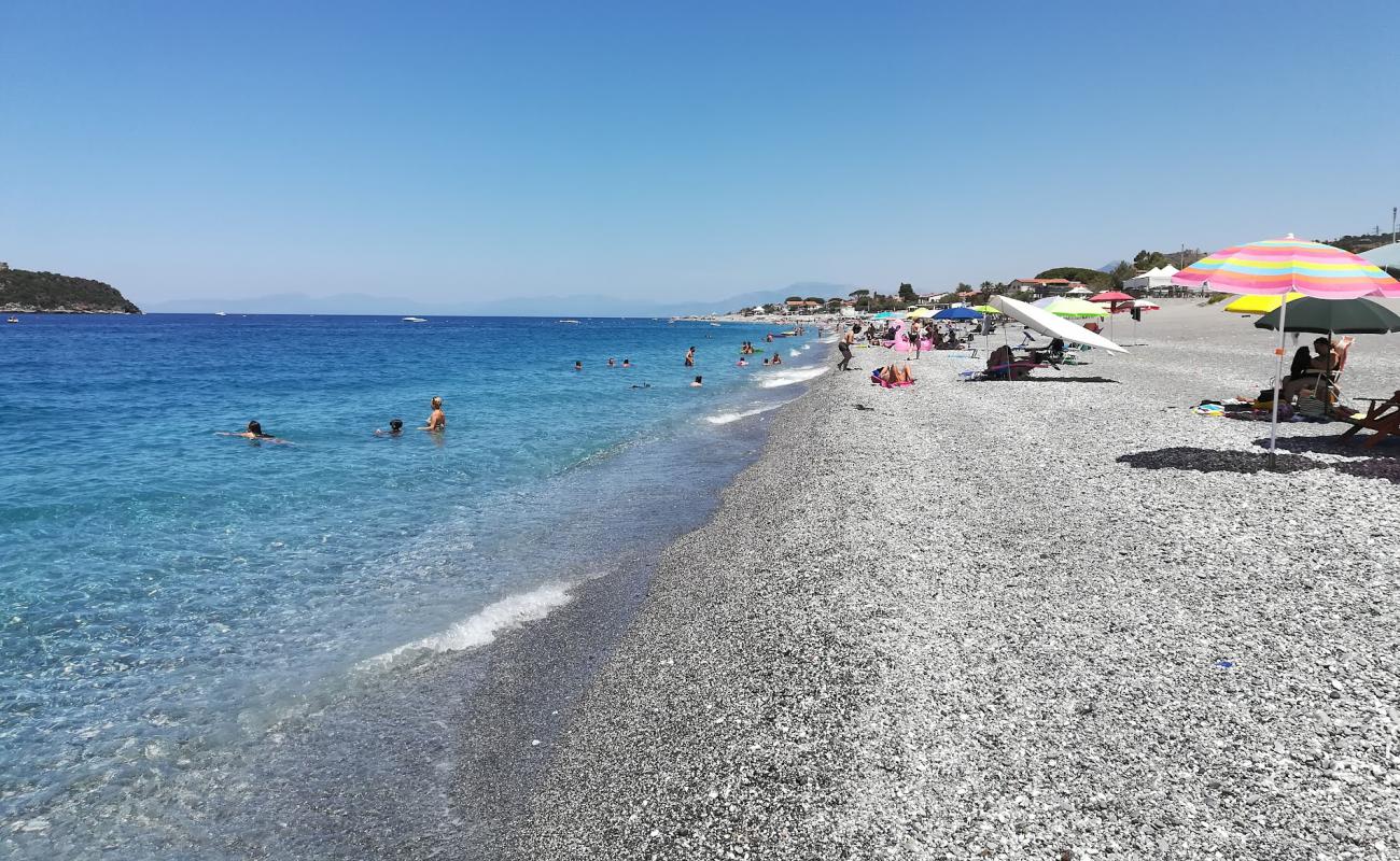 Foto de Cirella beach con guijarro fino gris superficie