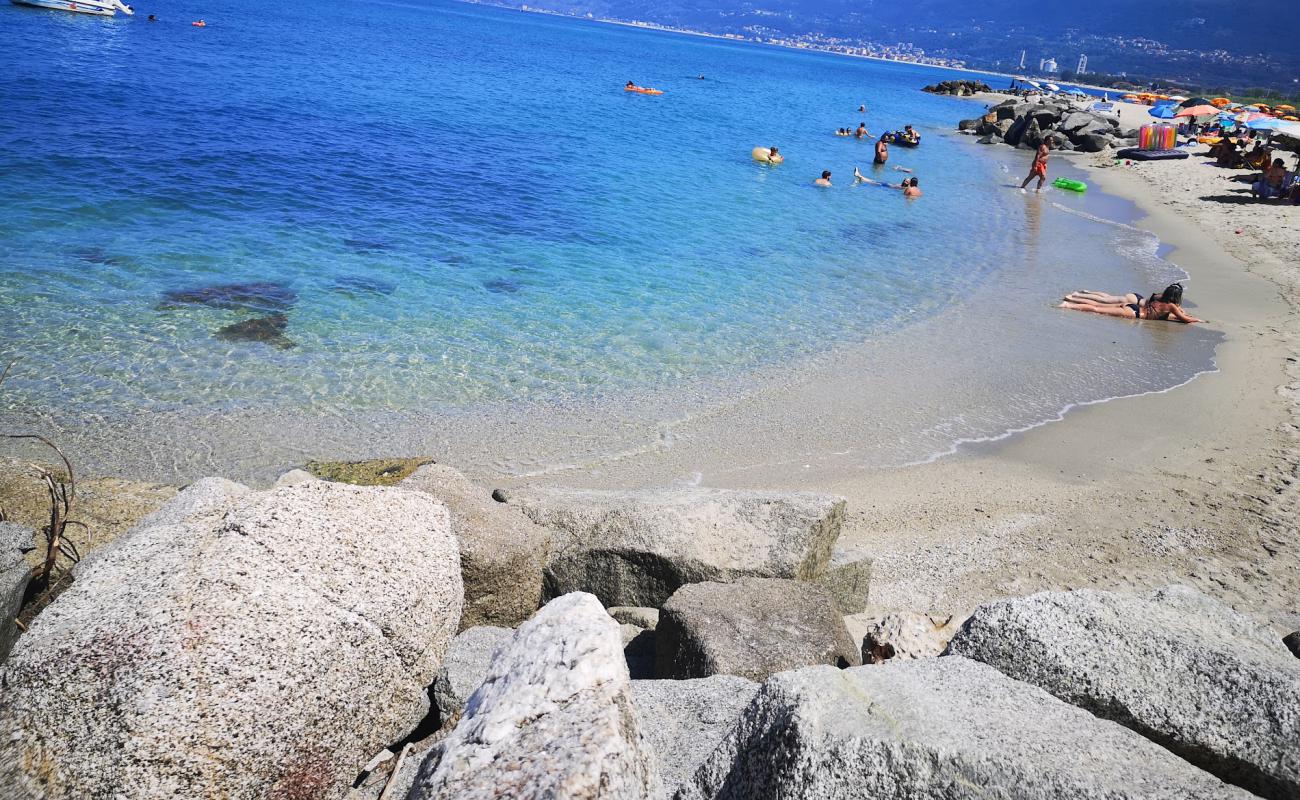 Foto de Spiaggia di Trainiti con arena brillante superficie