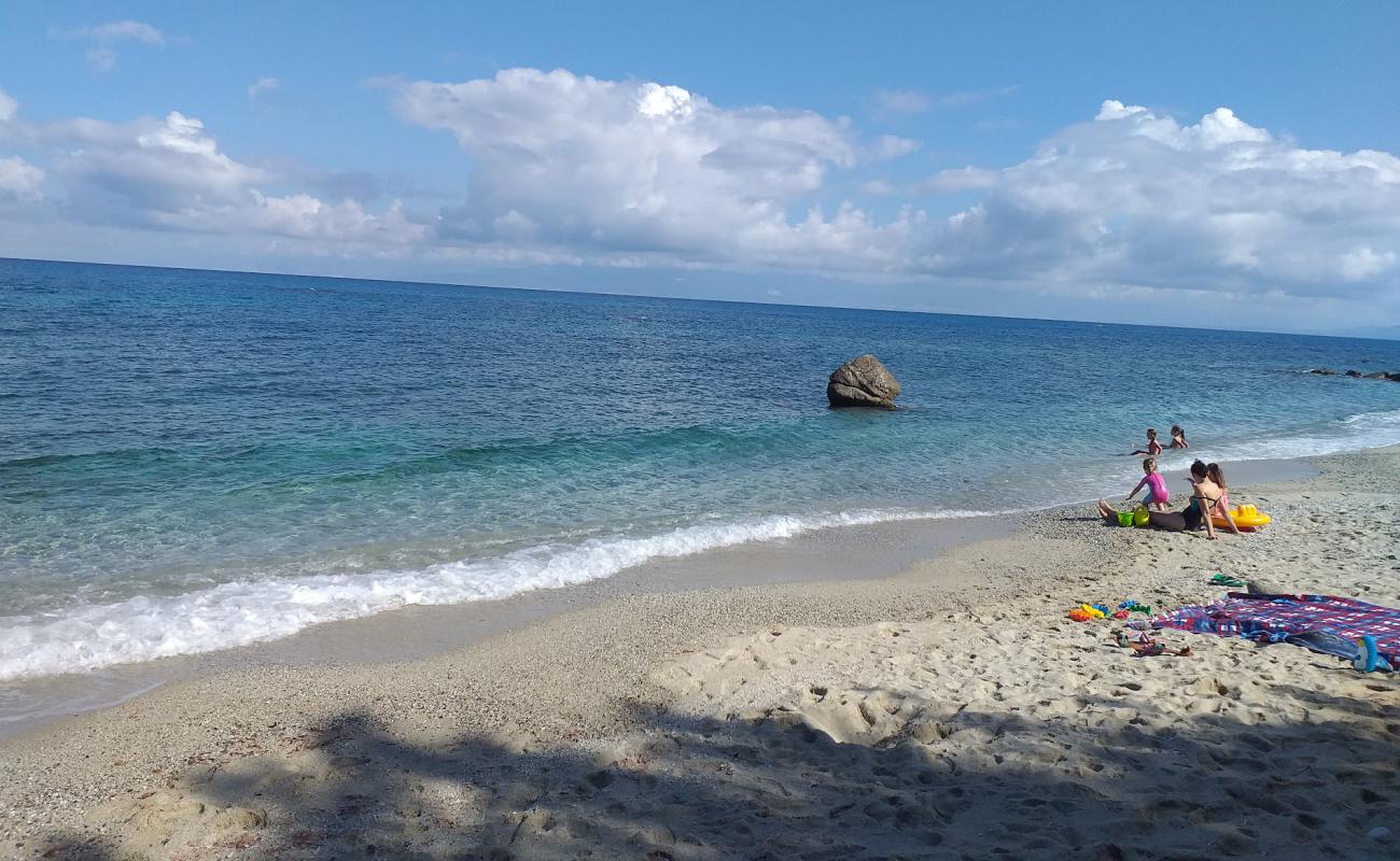 Foto de Scoglio la Vrace beach con arena brillante superficie