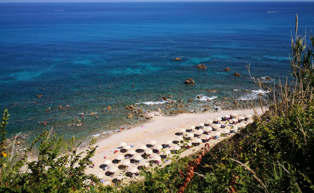 Foto de Spiaggia Michelino II con piedra superficie