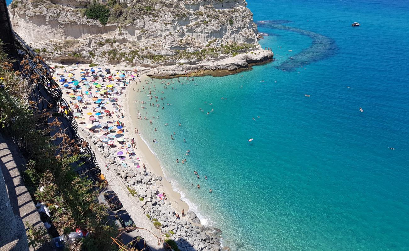 Foto de Spiaggia della Rotonda con arena brillante superficie