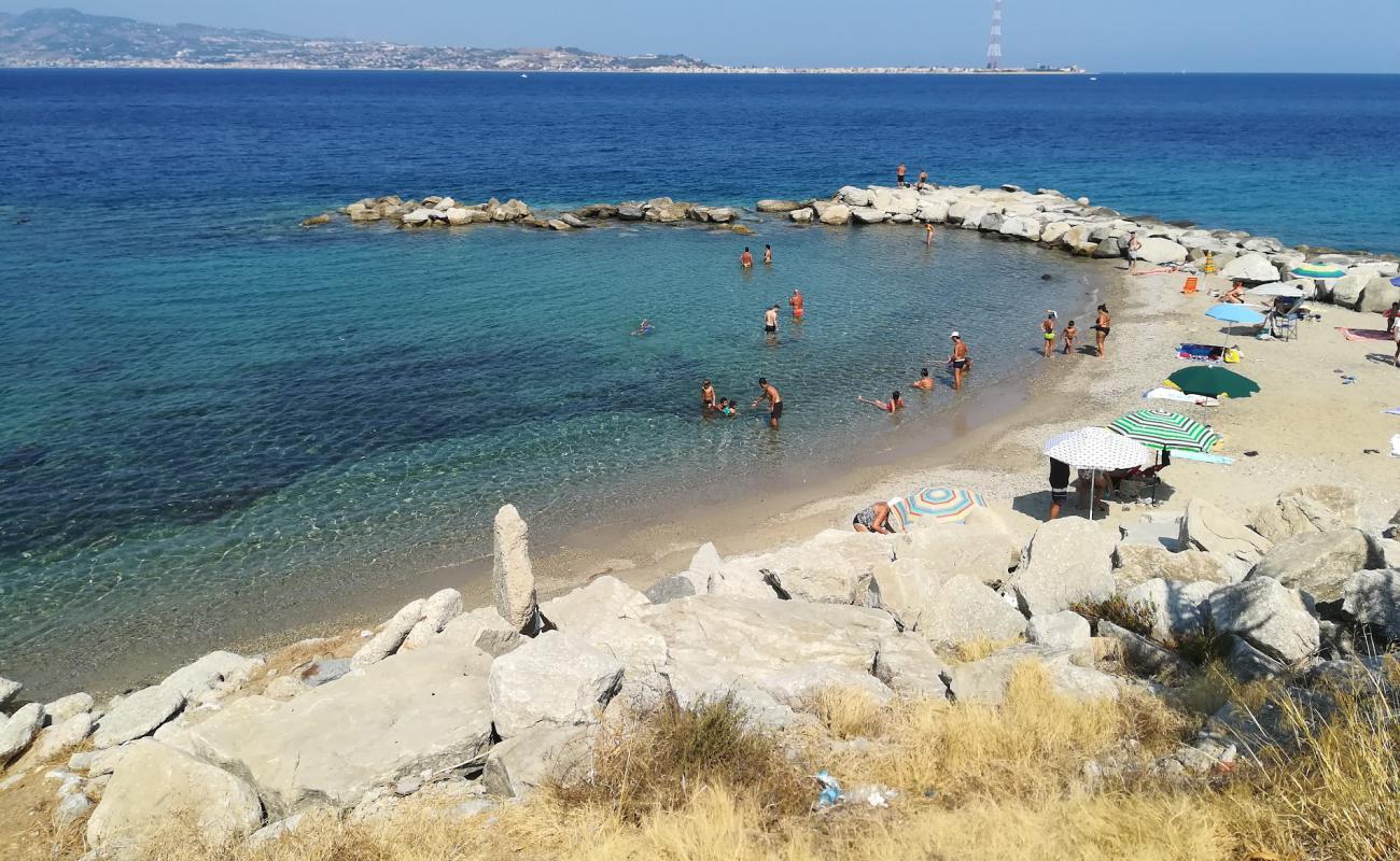 Foto de Porticello beach con arena oscura superficie