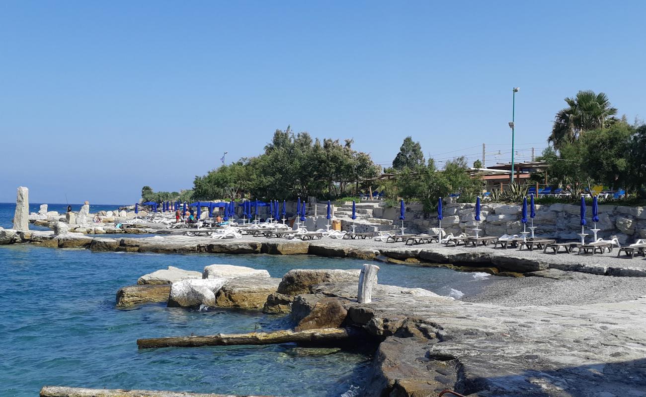 Foto de Marina di Porto Bolaro con guijarro gris superficie