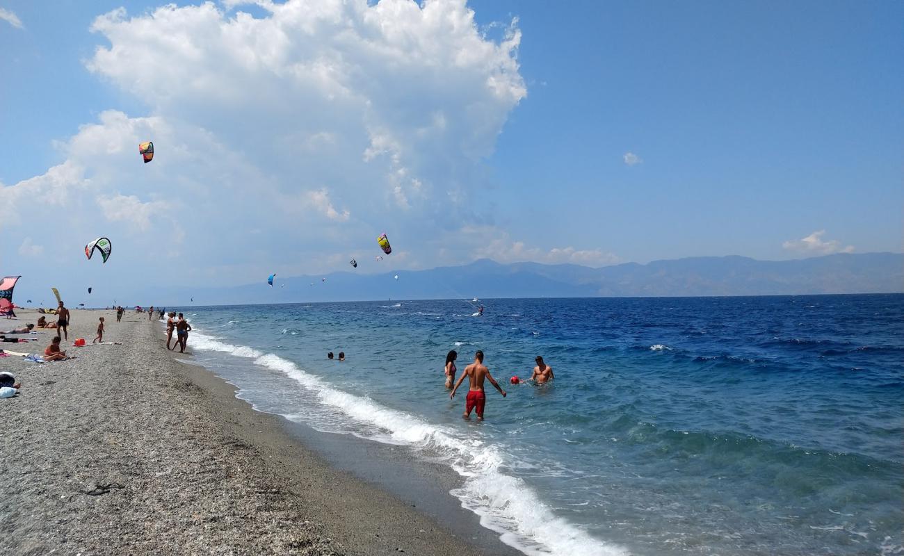 Foto de Punta Pellaro beach con arena gris superficie