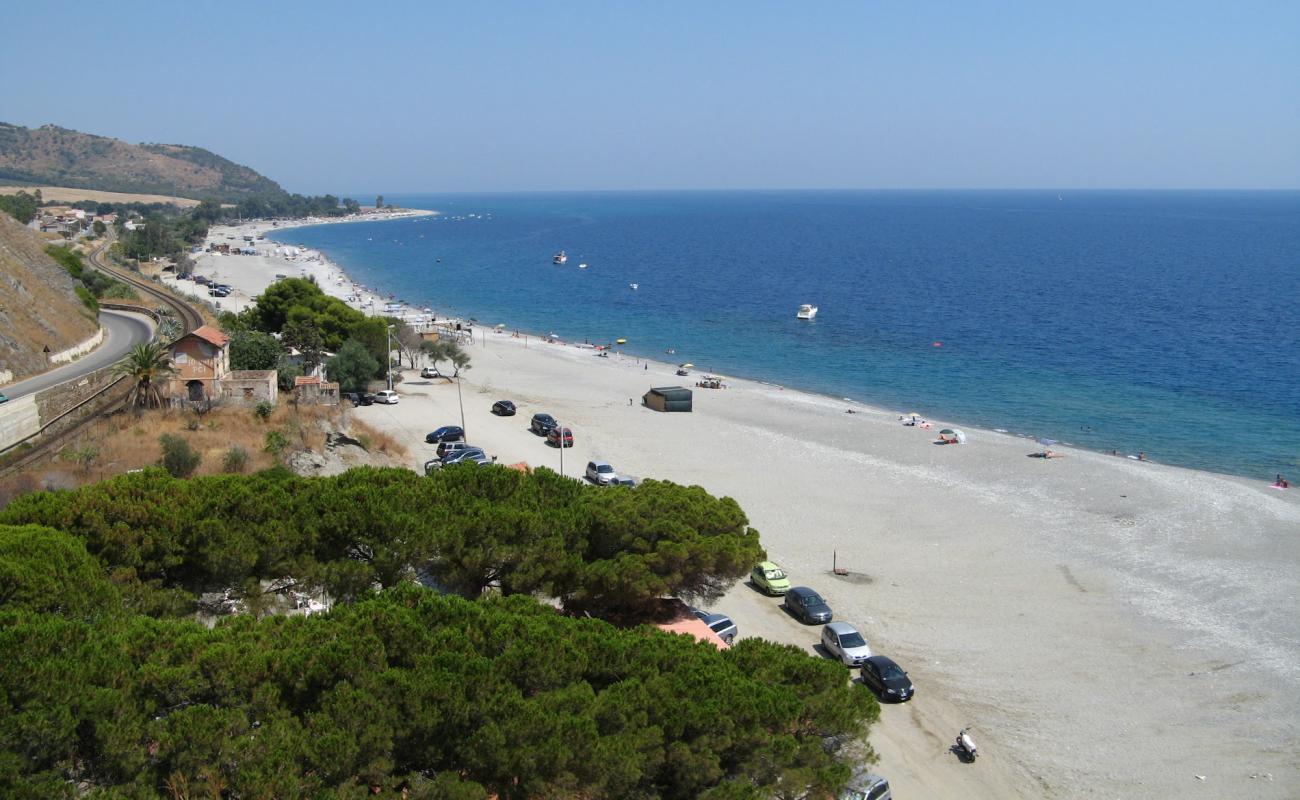 Foto de Spiaggia di san Pasquale con arena gris superficie