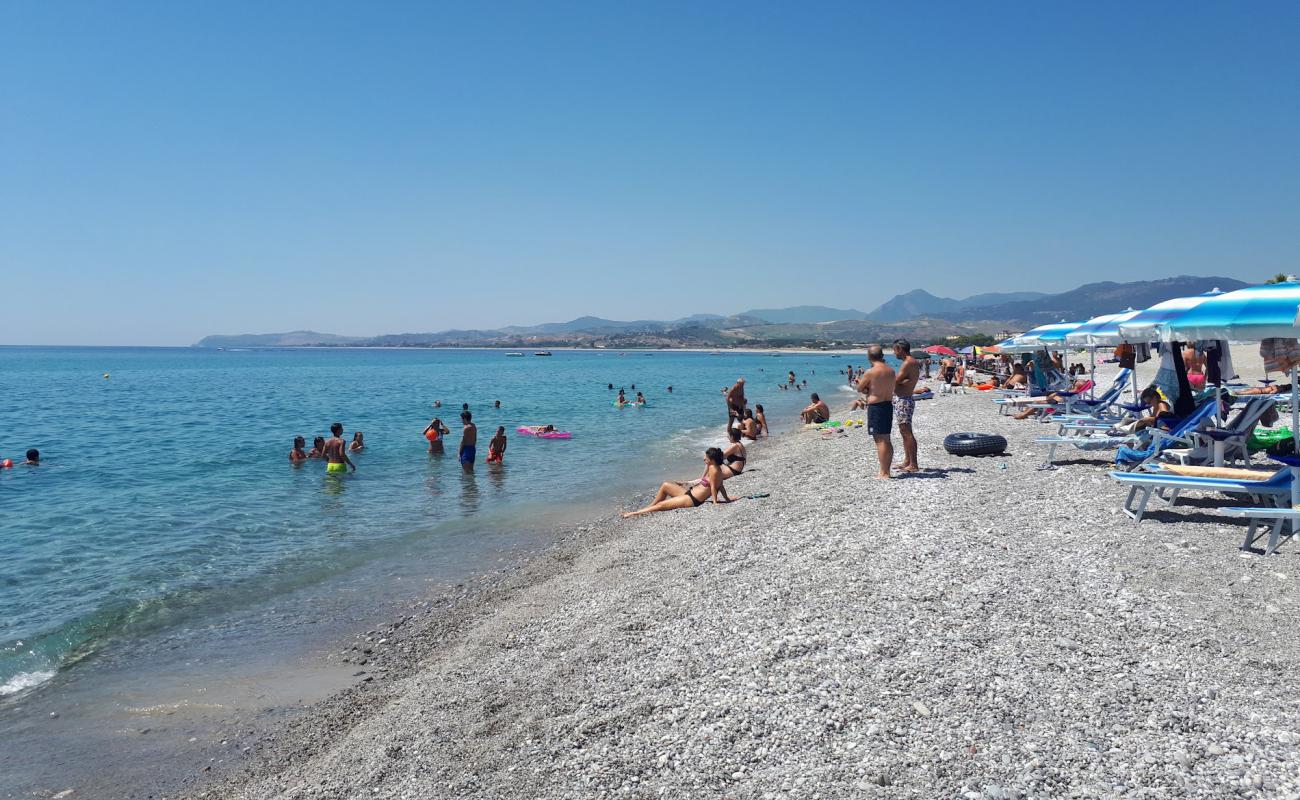 Foto de Bovalino Marina beach con arena gris y guijarros superficie