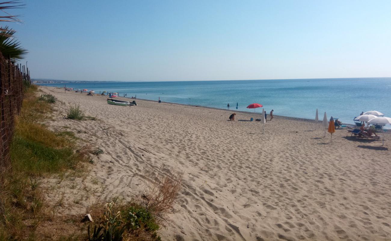 Foto de Villaggio le Roccelle beach con arena brillante superficie