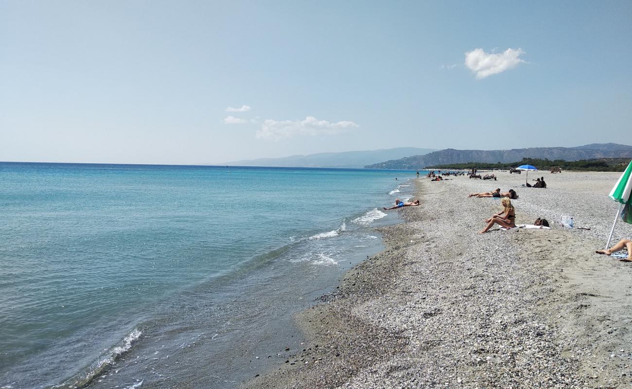 Foto de Catanzaro Lido beach con arena gris superficie