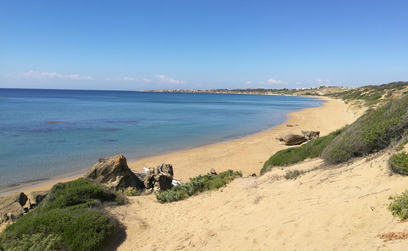 Foto de Spiaggia dei Gigli con arena oscura superficie